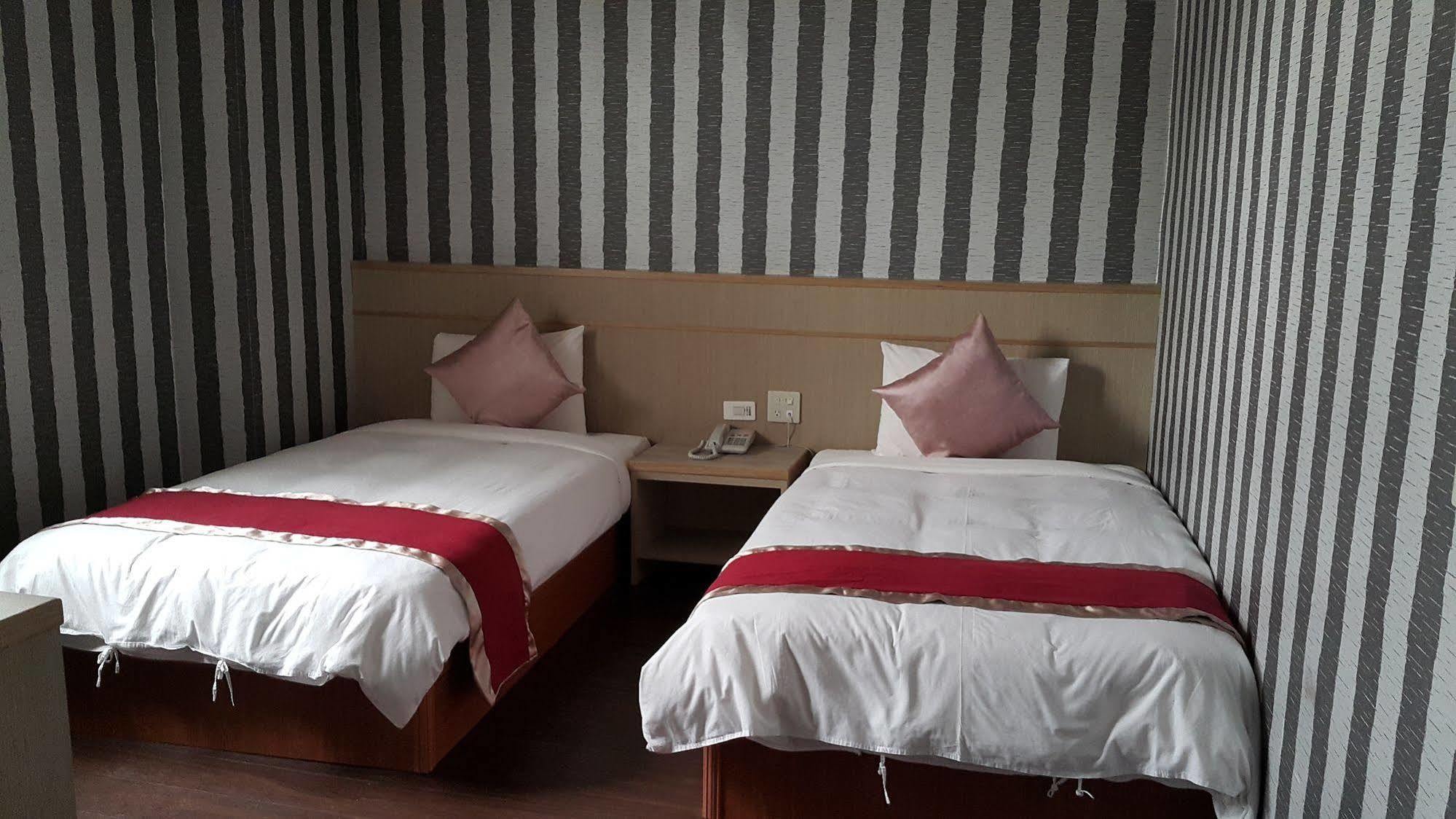 Mei Hua Hotel Kaohsiung Buitenkant foto